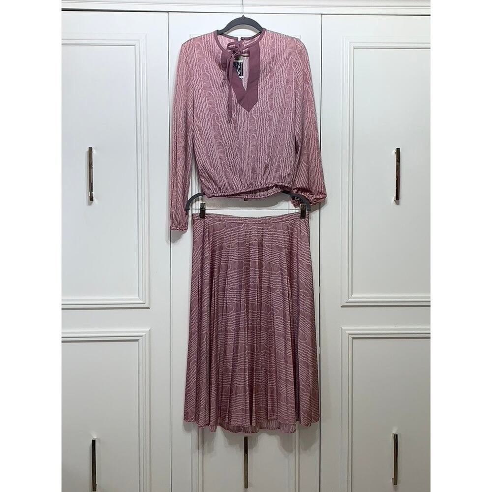 Vintage Carillon Pink Two-Piece Set Women's Size 10‎ V-Neck Top & Skirt Casual